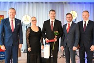 Zväčšiť fotografiu - Bez učiteľov by školy boli len prázdnymi budovami