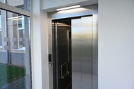 Zväčšiť fotografiu - Bezbariérová je už aj soš pod sokolicami v trenčíne