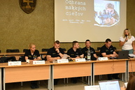 Zväčšiť fotografiu - Bezpečnosť na školách v kraji sa zlepšuje vďaka spolupráci polície a riaditeľov škôl