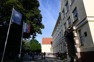 Zväčšiť fotografiu - Brány župných stredných škôl prekročilo takmer 16 tisíc študentov - 20210902_TSK_skoly_015w