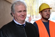 Zväčšiť fotografiu - Čulý stavebný ruch premieňa školu na modernú, zelenú a digitálnu