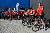 Cyklistický tím strednej športovej školy v trenčíne má úplne nový elektromobil, ocenenie si dnes prevzali aj najlepší športovci - 20190416_SS╠îS╠î_Cyklisti_elektromobil_003w
