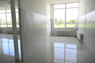 Zväčšiť fotografiu - Do modernizácie novomestskej priemyslovky išli takmer 4 mil. eur - 20210902_TSK_skoly_128w