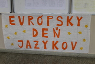 Európsky deň jazykov neobišiel ani jilemák v trenčíne. študenti si pochutili na pestrej palete európskych jedál - IMG_8797