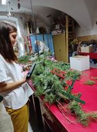 Zväčšiť fotografiu - Floristky úspešné v medzinárodnej aj slovenskej súťaži - SOŠ Pruské_vianočné inšpirácie v KE (3)
