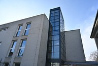 Zväčšiť fotografiu - Gymnázium púchov je plne bezbariérové