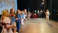 Zväčšiť fotografiu - Historicky prví absolventi prievidzskej zdravotky si prevzali vysvedčenia - 20230612_120538