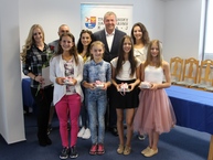 Majú len 16 rokov a už ich pozná celá európa; majsterky európy vo fitness dnes prijali aj na pôde župného úradu - IMG_2249