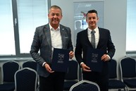 Zväčšiť fotografiu - Memorandom k vytvoreniu spolupráce s polovodičovým priemyslom