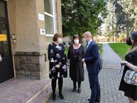 Zväčšiť fotografiu - Ministerská návšteva na pôde gymnázia v dubnici nad váhom - IMG_20210409_113248