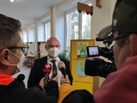Zväčšiť fotografiu - Ministerská návšteva na pôde gymnázia v dubnici nad váhom - IMG_20210409_121304