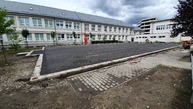 Multifunkčné ihrisko na gymnáziu v púchove už aj s hracou plochou - 20190813_141846
