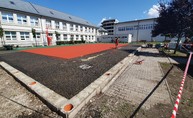 Multifunkčné ihrisko na gymnáziu v púchove už aj s hracou plochou - 20190815_114632