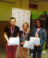 Myjavskí gymnazisti vedia ruštinu  - doniesli si zlato a striebro z olympiády - M.Markova- v strede