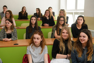 Na gymnáziu j. jesenského vyučujú s využitím moderného interaktívneho displeja, v css bánovce nad bebravou prekonávajú bariéry - 20170503_BN_TSK_foto_Radovan_Stoklasa_0018w