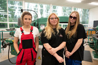 Zväčšiť fotografiu - Na najmodernejšej technike sa vzdelávajú už aj žiaci novomestskej priemyslovky - 20240610_TSK_016w