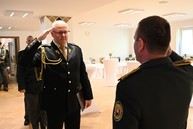 Zväčšiť fotografiu - Na slobodu odchádzajú vzdelanejší