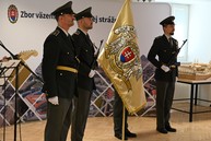 Zväčšiť fotografiu - Na slobodu odchádzajú vzdelanejší