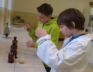 Na spojenej škole v novákoch chcú zábavnou formou spopularizovať chemické odborné vzdelávanie - IMAG1710