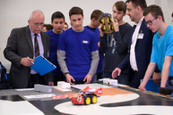 Na štrnástom ročníku trenčianskeho robotického dňa si zmeralo sily rekordné množstvo súťažiacich i mechanizmov - 20190404_TN_Roboticky_den_11