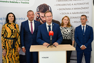 Zväčšiť fotografiu - Na trenčianskej univerzite začali akademický rok vo vynovených priestoroch