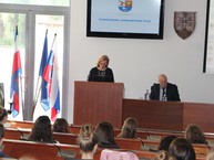 Na župnom úrade dnes pedagógovia i žiaci spoznávali spôsoby, ako eliminovať prejavy extrémizmu - IMG_1435