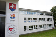 Zväčšiť fotografiu - Nádejní zdravotníci športujú vo vynovenej telocvični - 20210908_TSK__145w