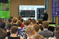 Zväčšiť fotografiu - Najmodernejší hardvér a svetoví odborníci v župnej priemyslovke