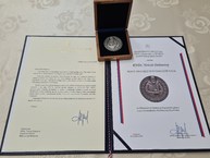 Zväčšiť fotografiu - Najvýznamnejšie ocenenie ministerstva školstva v rukách učiteľky bánovského gymnázia - 20201214_111325