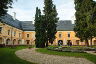Zväčšiť fotografiu - Národná kultúrna pamiatka sa mení na modernú školu - TSK_SOŠ Pruské_strecha_intrák_mini-45