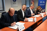 Zväčšiť fotografiu - Nová hokejová hala dostala ďalšie využitie pre viac ako 2-tisíc detí