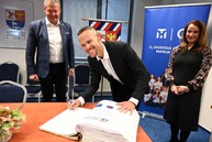 Zväčšiť fotografiu - Nová hokejová hala dostala ďalšie využitie pre viac ako 2-tisíc detí