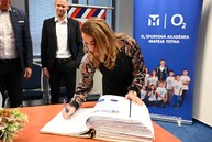 Zväčšiť fotografiu - Nová hokejová hala dostala ďalšie využitie pre viac ako 2-tisíc detí