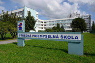 Zväčšiť fotografiu - Novomestská priemyslovka má zmodernizovanú kuchyňu s jedálňou i dielne - 20210902_TSK_skoly_181w
