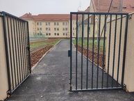 Zväčšiť fotografiu - Novomestské gymnázium má nový vstup do areálu školy - IMG_20221111_085326