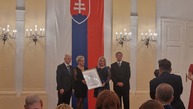Zväčšiť fotografiu - Ocenenie za kvalitu a spoločenskú zodpovednosť získala župná stredná škola - 20241114_172225