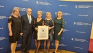 Zväčšiť fotografiu - Ocenenie za kvalitu a spoločenskú zodpovednosť získala župná stredná škola - 20241114_181159