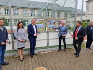 Zväčšiť fotografiu - Odhalili bustu najväčšieho slováka a začali s výstavbou telocvične - 20221014_133441