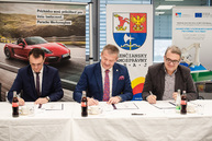Zväčšiť fotografiu - Partnerstvo prehĺbili memorandom o spolupráci - TSK_porsche memorandum_mini (13 of 16)