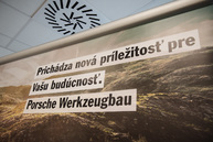 Zväčšiť fotografiu - Partnerstvo prehĺbili memorandom o spolupráci - TSK_porsche memorandum_mini (3 of 16)