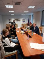 Zväčšiť fotografiu - Plážové volejbalistky na župnom úrade - 20221024_132324