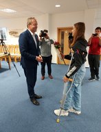 Zväčšiť fotografiu - Plážové volejbalistky na župnom úrade - 20221024_134238
