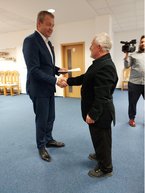Zväčšiť fotografiu - Plážové volejbalistky na župnom úrade - 20221024_134404