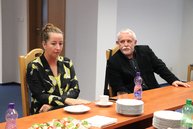Zväčšiť fotografiu - Plážové volejbalistky na župnom úrade - IMG_4596