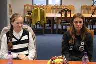 Zväčšiť fotografiu - Plážové volejbalistky na župnom úrade - IMG_4597
