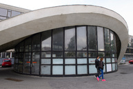 Po letných prázdninách žiakov privítala nová telocvičňa a jedna z najmodernejších školských budov - 20171004_TN_SOS_Stavebna_poklepanie_015r