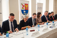 Zväčšiť fotografiu - Podpisom memoranda spečatili prvý krok k vytvoreniu unikátneho kempusu - TSK_EDUTECH podpis memoranda_mini-36