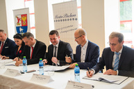 Zväčšiť fotografiu - Podpisom memoranda spečatili prvý krok k vytvoreniu unikátneho kempusu - TSK_EDUTECH podpis memoranda_mini-37