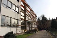 Práce na zateplení jednej z budov soš v handlovej napredujú - IMG_8922