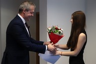 Zväčšiť fotografiu - Predsedníctvo mládežníckeho parlamentu si prevzalo menovacie dekréty - TSK Odovzdávanie dekrétov KMP TSK_2